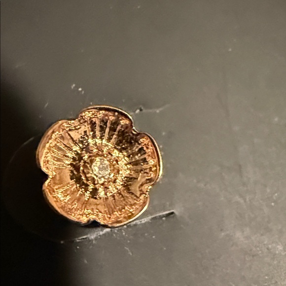Coach Tea Rose Gold Flower Earrings NEW - Picture 5 of 5